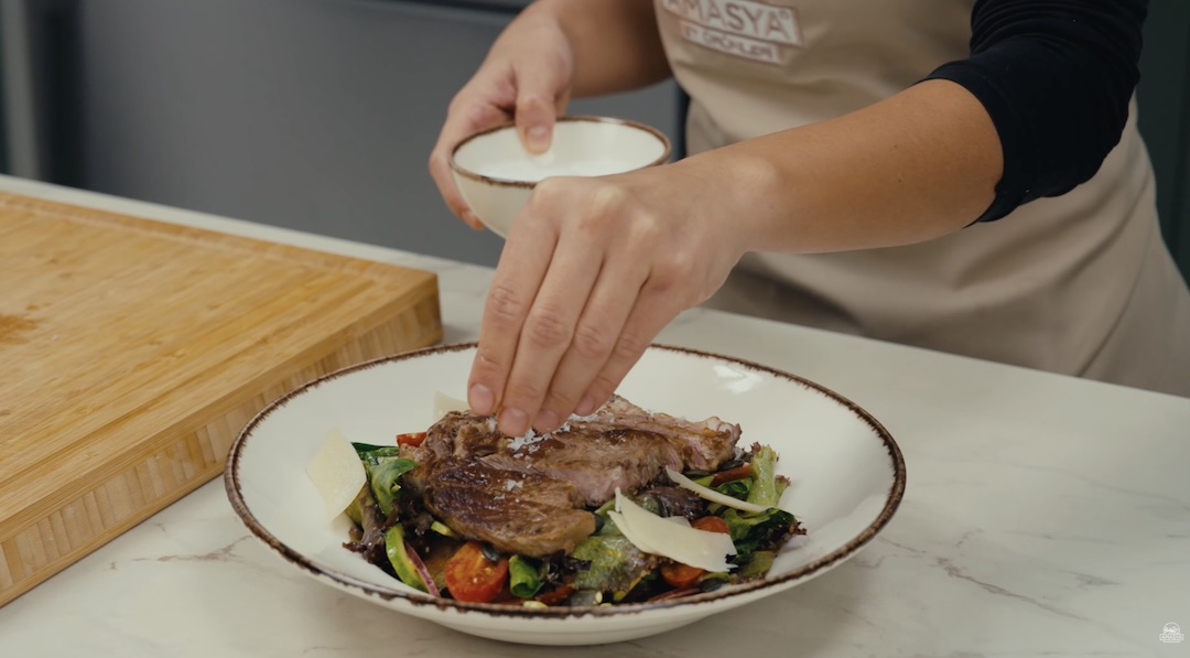 Antrikotlu Yeşil Salata Tarifi